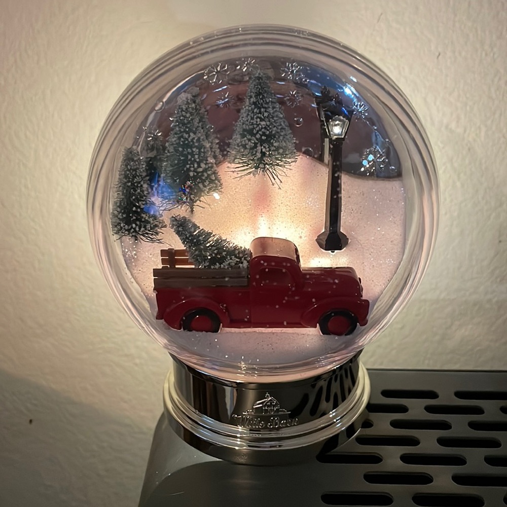 BATH AND BODY WORKS CHRISTMAS 💡 WALLFLOWER WITH CHRISTMAS SCENE!  NWT!  HTF!